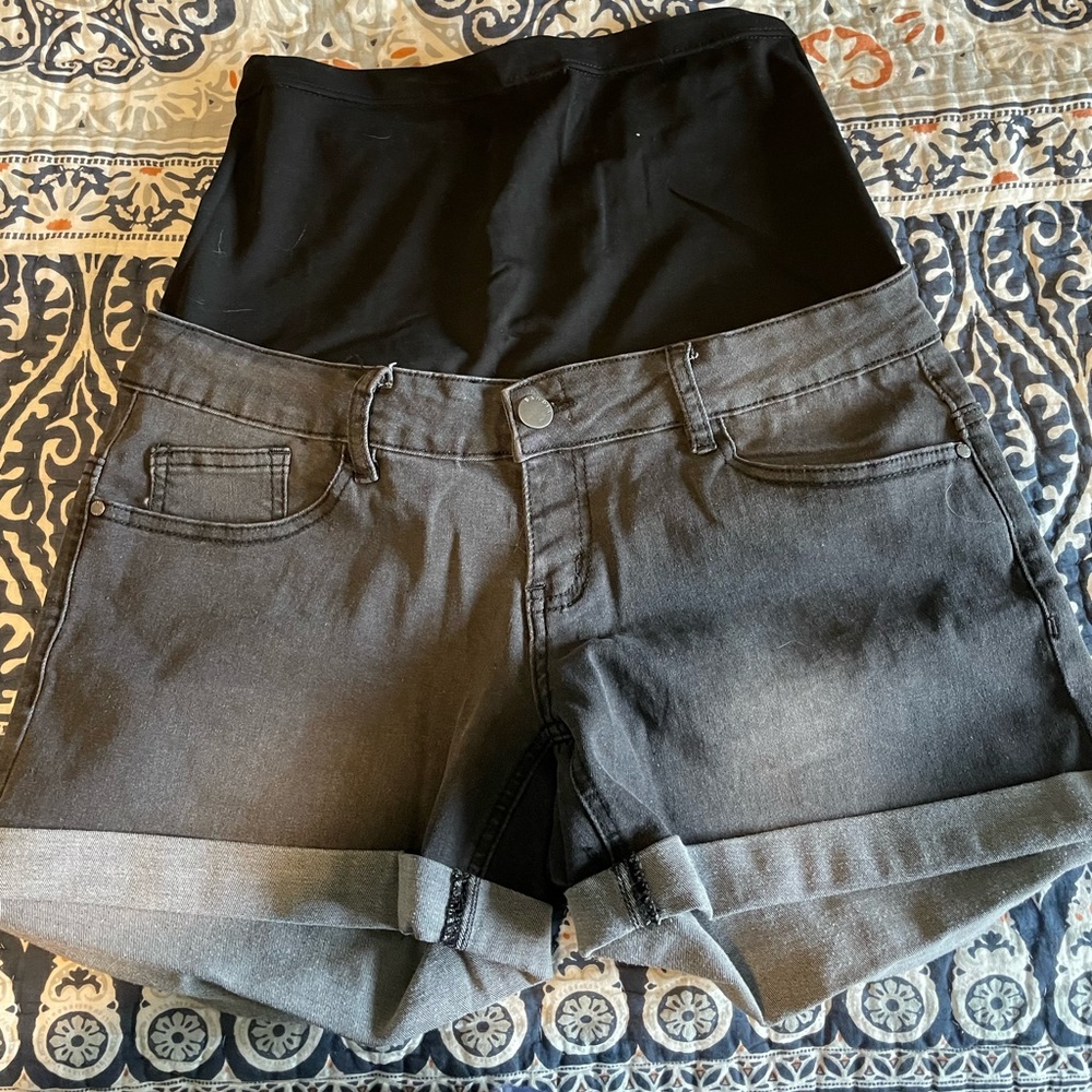 Bandia Maternity shorts